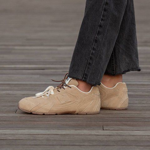 New Balance x Miu Miu 530 SL Suede Sneakers Ecru 2193-1091466 фото