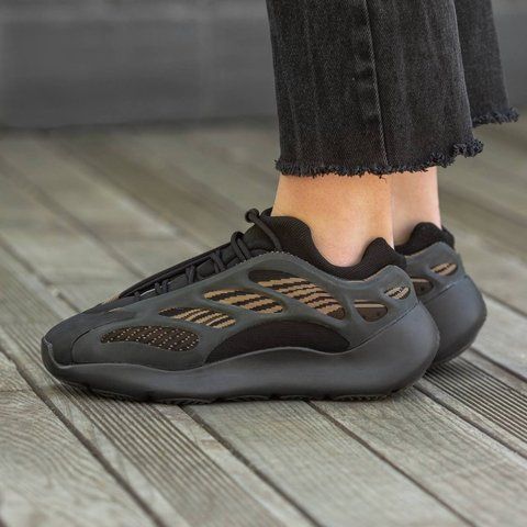 Adidas Yeezy 700 v3 Сlay Brown 1327-1338853 фото