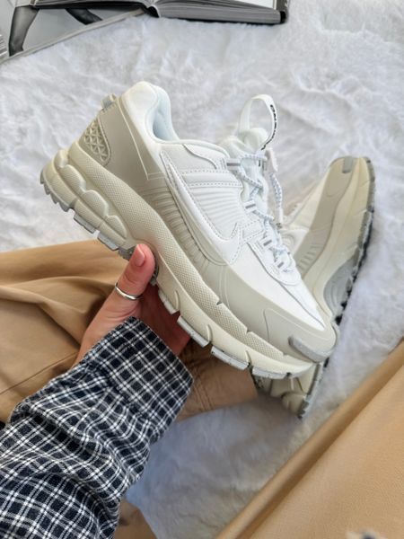 Nike Zoom Vomero Roam White/Beige nik-0618-1070823 фото